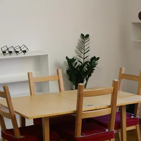 Taramelli - Garage Per Bici O 2 Moto Nocleg ze śniadaniem 3*