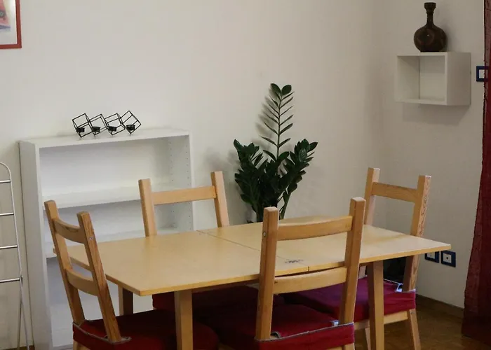 Taramelli - Garage Per Bici O 2 Moto Nocleg ze śniadaniem 3*